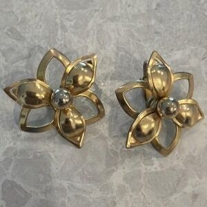 Sarah Coventry Vintage Gold Tone Flower Clip On Earrings Mid Century Floral